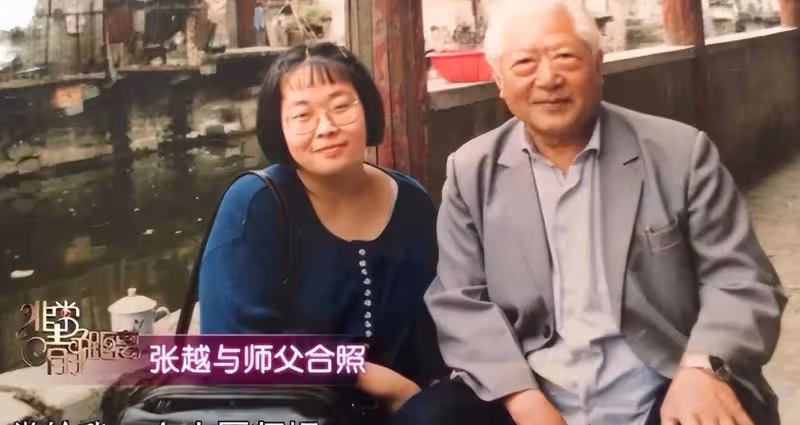 張越：紮根電視27年，退休後演話劇，57歲未婚，如今與狗狗相伴