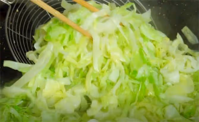 吃了20年包菜，這種做法頭一次見，不炒不涼拌，味道真是絕了