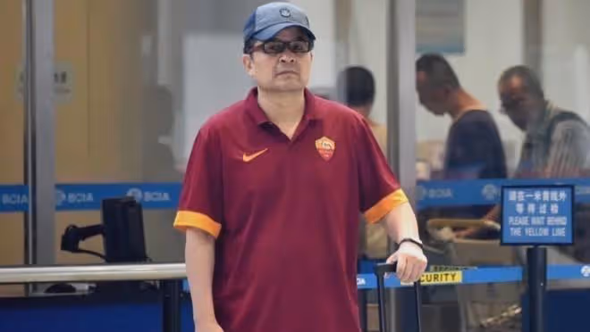 畢福劍疑違法經營，家中設點現寫現賣書法，粉絲擠滿住宅排隊付錢