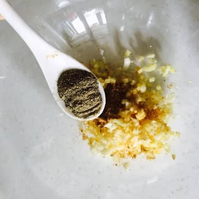 分享一款秘制烤雞,好吃到停不下來,趕快GET√起來。