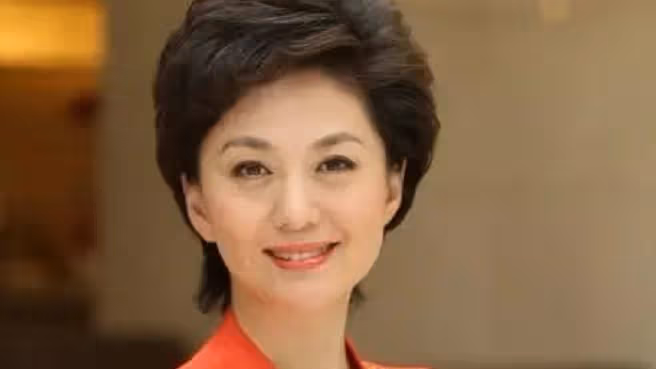央視主持人海霞，老公原來是大名鼎鼎的他，女兒顏值比媽還高