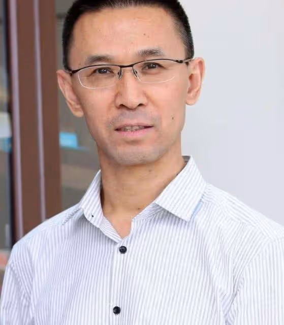 央視主持人海霞,老公原來是大名鼎鼎的他,女兒顏值比媽還高