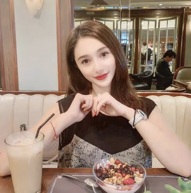 新戀情!黃曉明摸女友臀部帶她回家,女方身份疑曝光曾與baby合影