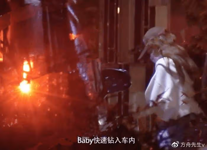 新戀情!黃曉明摸女友臀部帶她回家,女方身份疑曝光曾與baby合影