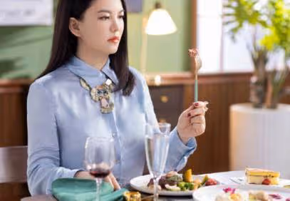 有錢人有什麼不同？郭晶晶低調捐款，李湘高調炫富？富二代還是？