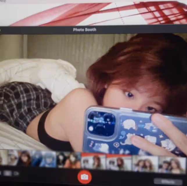 賈靜雯17歲長女獨自國外求學,染紅髮眼線誇張,大方承認想當藝人