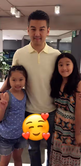 賈靜雯17歲長女獨自國外求學,染紅髮眼線誇張,大方承認想當藝人