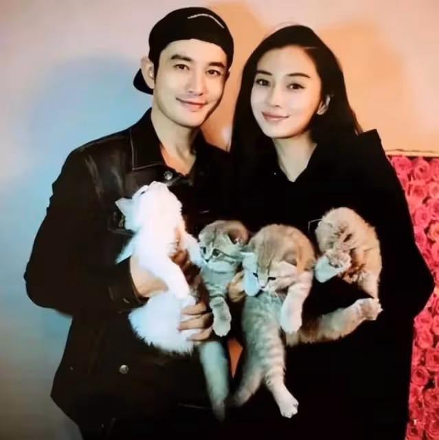 新戀情！黃曉明摸女友屁股帶她回家，女方身份疑曝光曾與baby合影