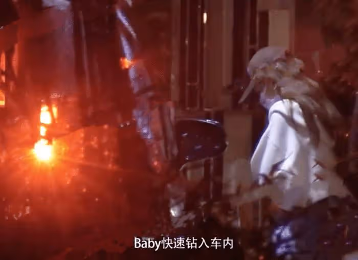 新戀情!黃曉明摸女友屁股帶她回家,女方身份疑曝光曾與baby合影