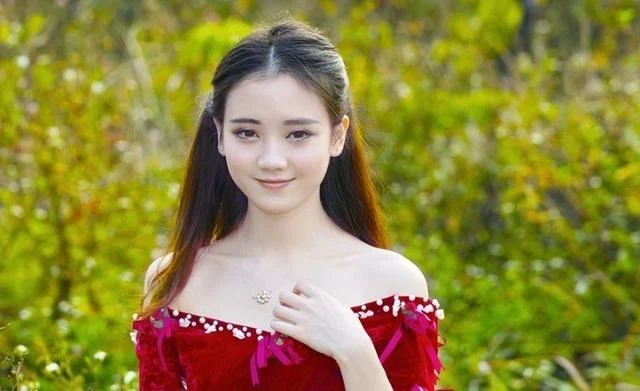 娶小20歲老婆！每次同房完「妻子去廁所都好久」，我尿急推開門「眼前一幕」憤然決定離婚