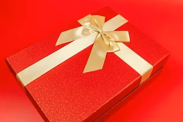 我結婚叔叔添妝五萬,堂弟結婚我去賀喜,嬸嬸折了一下我給的紅包!