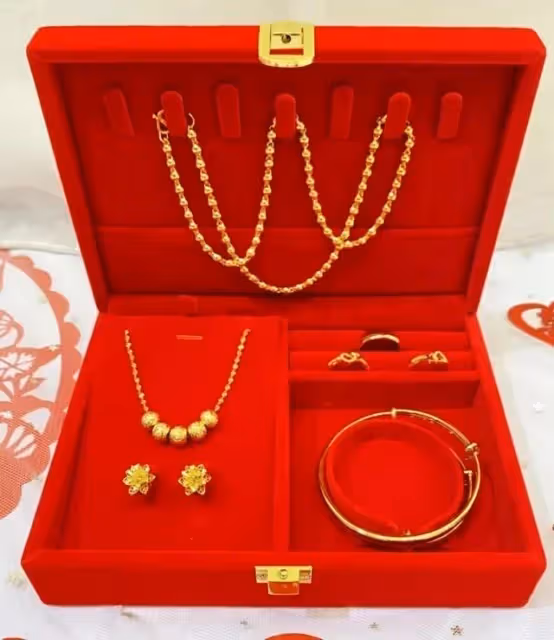 我結婚叔叔添妝五萬,堂弟結婚我去賀喜,嬸嬸折了一下我給的紅包!