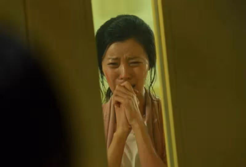 6歲女童半夜「頻繁」進爺爺房間,媽媽好奇偷看,看到床上一幕泣不成聲