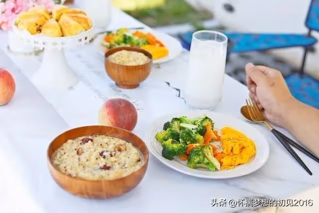 我帶孫女還贊助生活費,兒媳逛街回來我怒回家,剛到家兒媳就來了!
