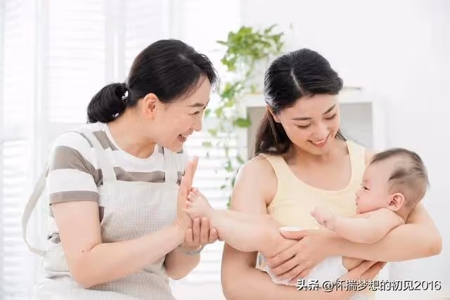 我帶孫女還贊助生活費,兒媳逛街回來我怒回家,剛到家兒媳就來了!