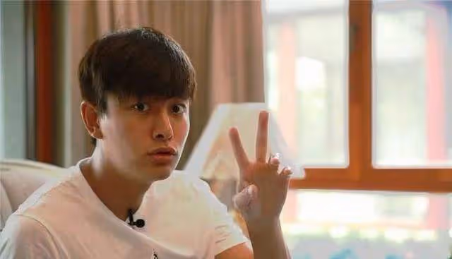 賈乃亮李小璐度假，李小璐拍照告白。為什麼說很難再次在一起？