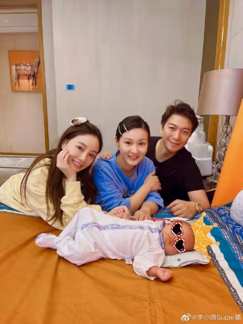 李小璐與主持人馬智宇戀情曝光?她曬出與男方夫妻合影霸氣闢謠