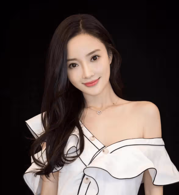 李小璐與主持人馬智宇戀情曝光?她曬出與男方夫妻合影霸氣闢謠