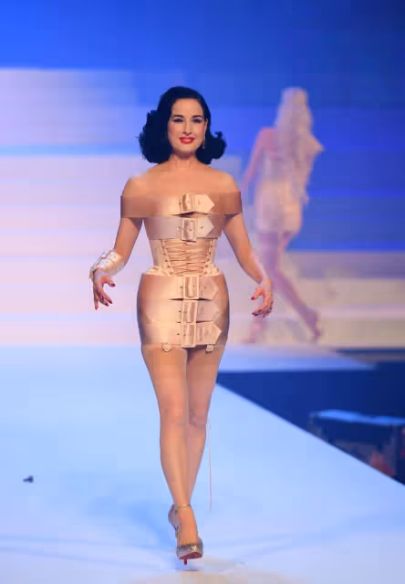 時尚舞娘蒂塔·萬提斯 (Dita Von Teese)的時尚大片