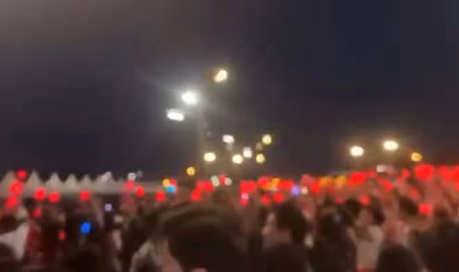 太抓馬!華晨宇出席五月天演唱會,導致歌迷不滿,現場大喊張碧晨