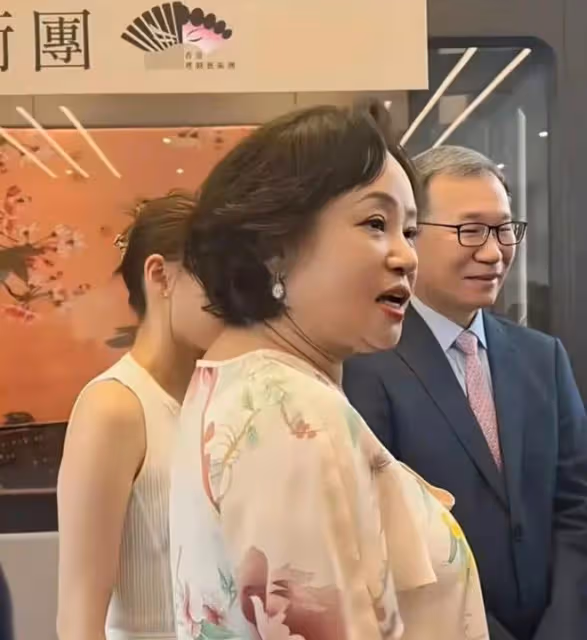 陳婉珍創辦粵劇藝術團，何超瓊何超鳳到場祝賀，四太梁安琪送花籃