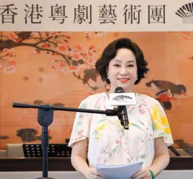 陳婉珍創辦粵劇藝術團，何超瓊何超鳳到場祝賀，四太梁安琪送花籃