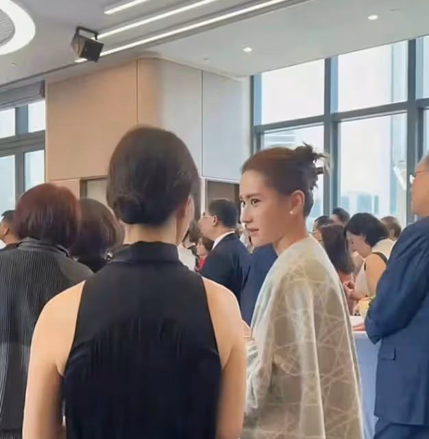 陳婉珍創辦粵劇藝術團，何超瓊何超鳳到場祝賀，四太梁安琪送花籃