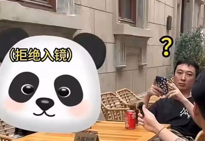 王思聰接受街頭採訪,被問當天為何不上班,王總表情疑惑逗笑眾人
