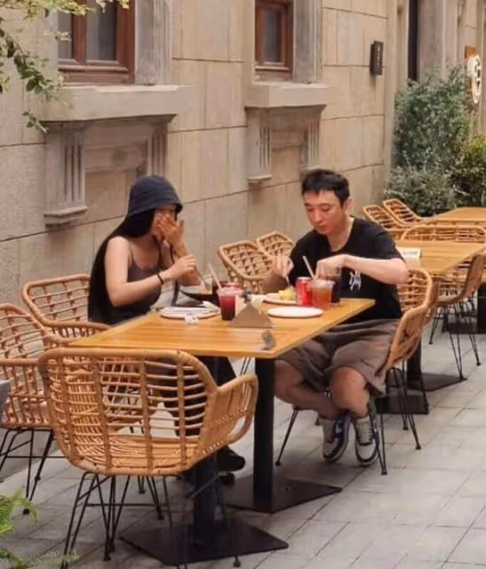 王思聰接受街頭採訪,被問當天為何不上班,王總表情疑惑逗笑眾人