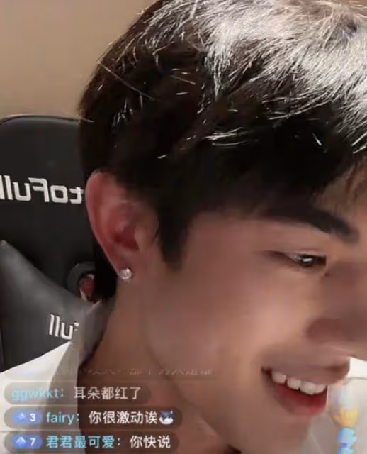 王思聰接受街頭採訪,被問當天為何不上班,王總表情疑惑逗笑眾人
