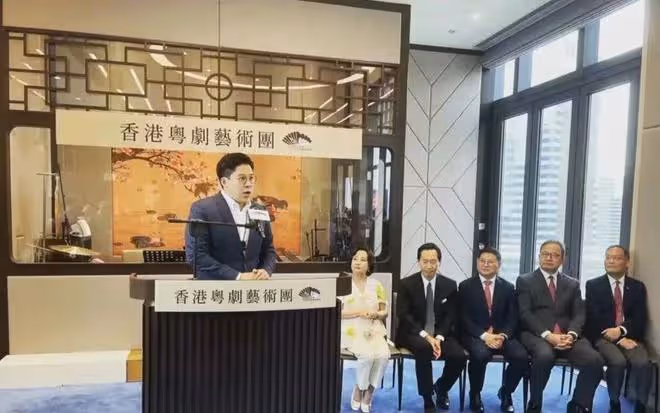陳婉珍創辦粵劇藝術團,70歲容光煥發顏值回春,霍啟剛罕見露面