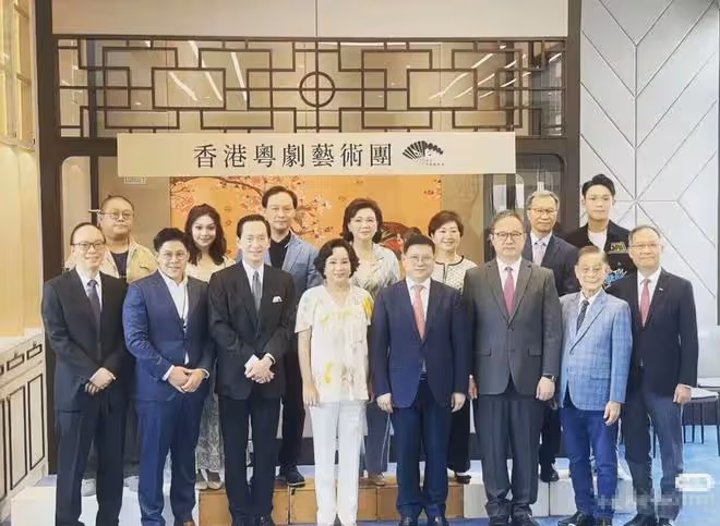 陳婉珍創辦粵劇藝術團,70歲容光煥發顏值回春,霍啟剛罕見露面