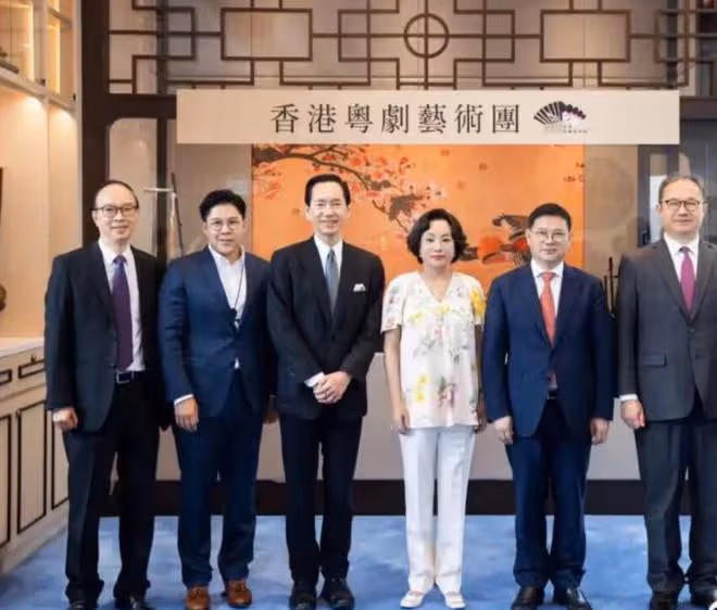 陳婉珍創辦粵劇藝術團,70歲容光煥發顏值回春,霍啟剛罕見露面