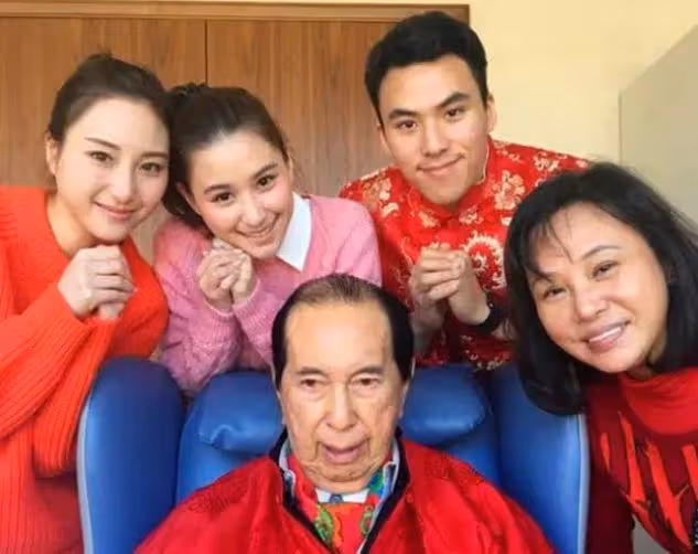 陳婉珍創辦粵劇藝術團,70歲容光煥發顏值回春,霍啟剛罕見露面