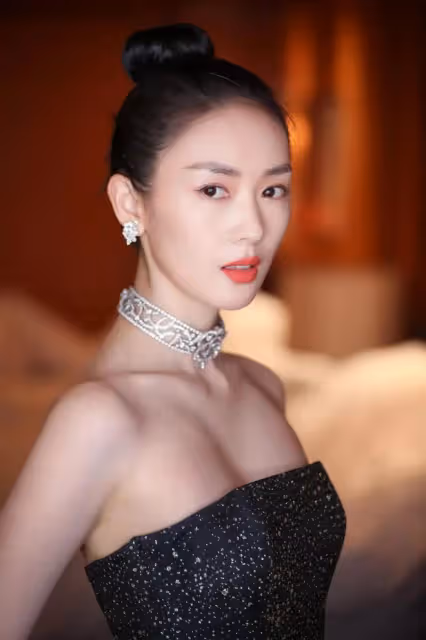 娛樂圈的殘酷真相,在童謠身上體現得淋漓盡致,她犯了大忌