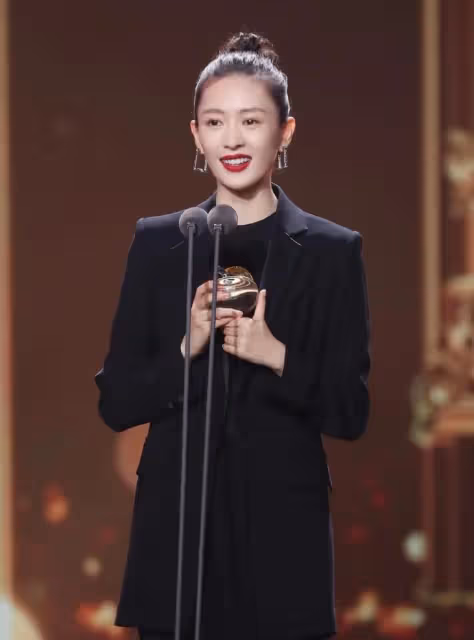 娛樂圈的殘酷真相,在童謠身上體現得淋漓盡致,她犯了大忌