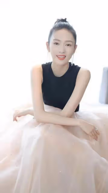 娛樂圈的殘酷真相,在童謠身上體現得淋漓盡致,她犯了大忌