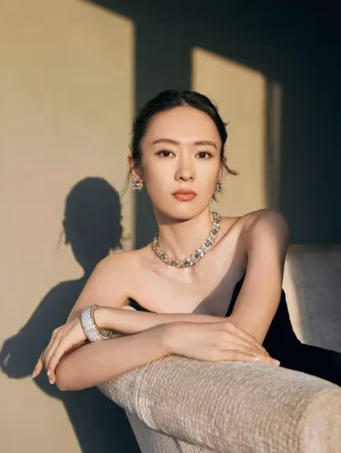 娛樂圈的殘酷真相,在童謠身上體現得淋漓盡致,她犯了大忌