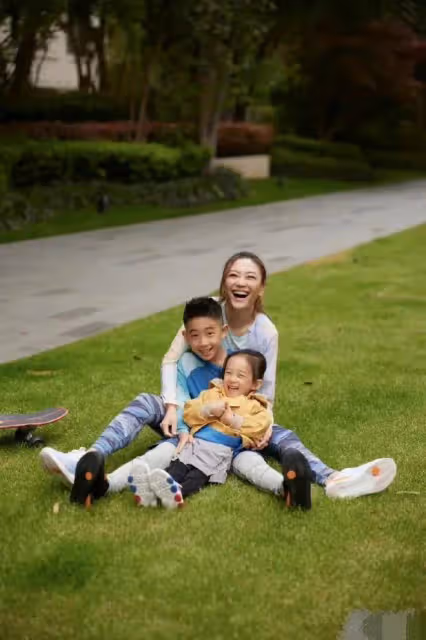 明星過六一大不同:楊冪回港陪小糯米,李湘王岳倫合體陪孩子逛街