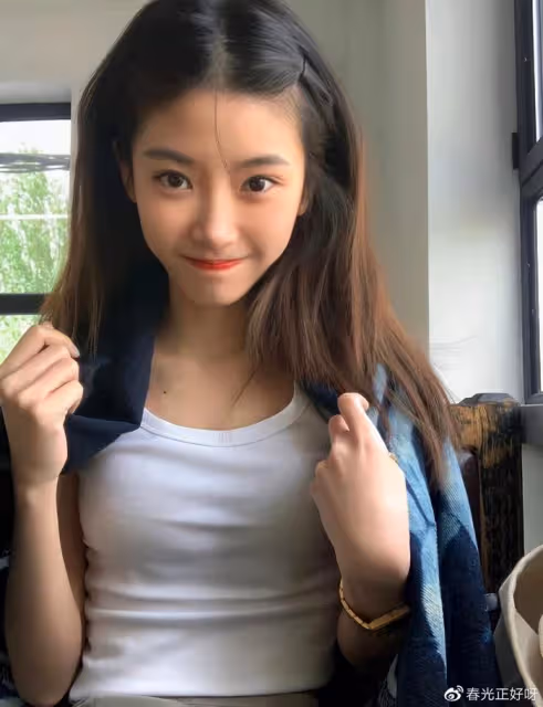因當小三走紅,曾被王思聰垂涎,如今克隆自己公開販賣服務玩低俗