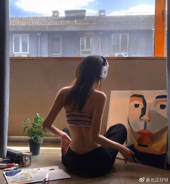因當小三走紅，曾被王思聰垂涎，如今克隆自己公開販賣服務玩低俗