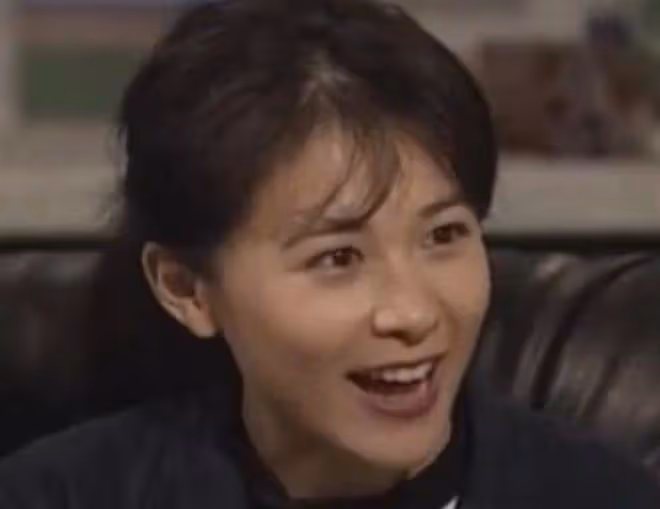 知名港星復出滿頭白髮變化大!移居美國後意外重傷,曾轉行教瑜伽