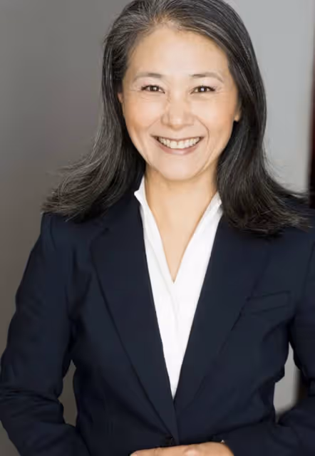 知名港星復出滿頭白髮變化大!移居美國後意外重傷,曾轉行教瑜伽