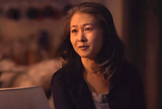 知名港星復出滿頭白髮變化大!移居美國後意外重傷,曾轉行教瑜伽