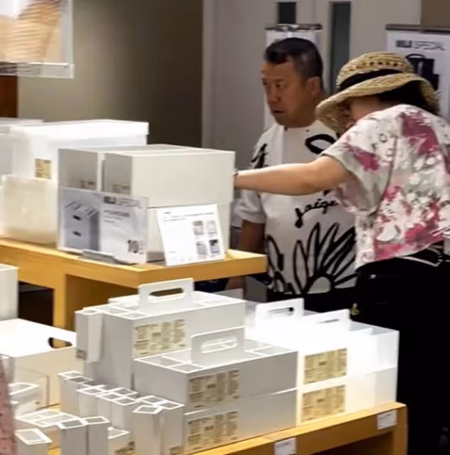 曾志偉與好友遺孀逛街被拍神情緊張,互相陪伴9年,關係引猜測