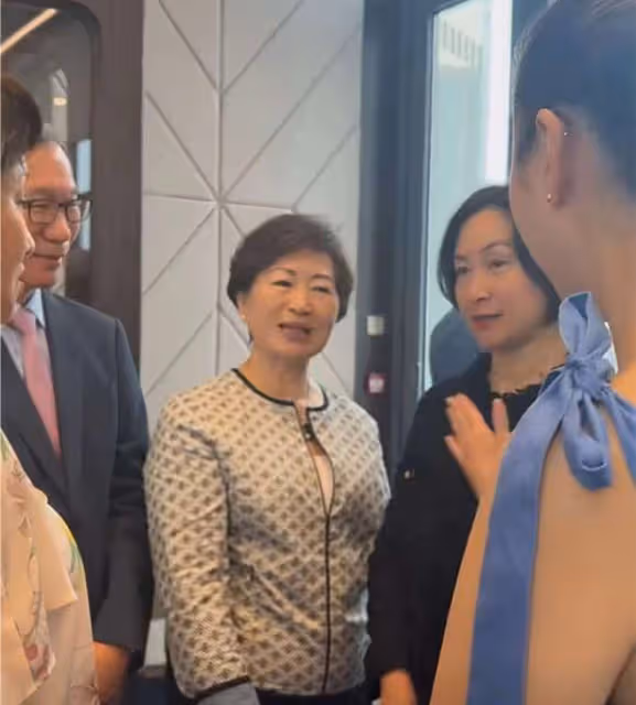 賭王二三房罕同框！陳婉珍辦劇團3子女捧場，何超瓊何超鳳到賀