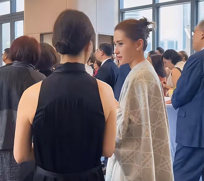 賭王二三房罕同框!陳婉珍辦劇團3子女捧場,何超瓊何超鳳到賀