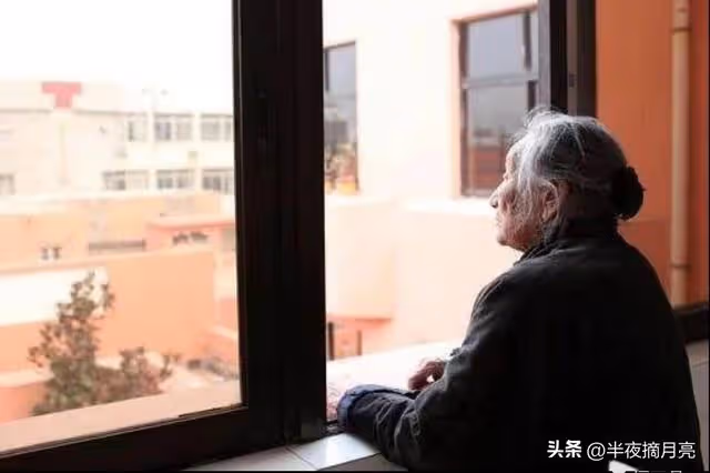 給兒子還七年房貸，偶遇親家逛街說說笑笑，我決定留錢自用