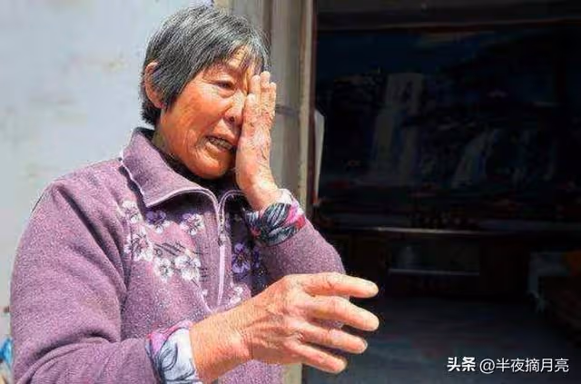 給兒子還七年房貸,偶遇親家逛街說說笑笑,我決定留錢自用