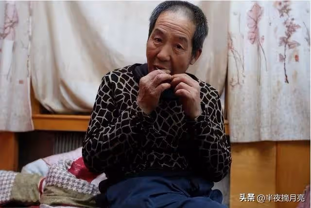 大爺驅車400公里給孫子慶生,剛到家被孫子勸走:爺爺你來沒肉吃